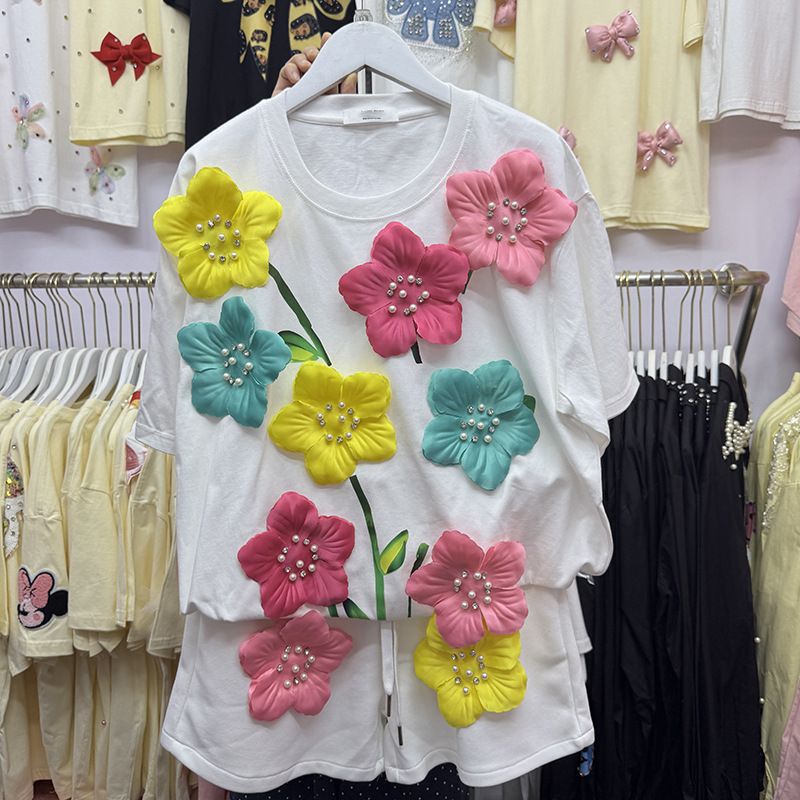 Embroidery Tshirt - T-shirt estiva colorata con fiori 3D