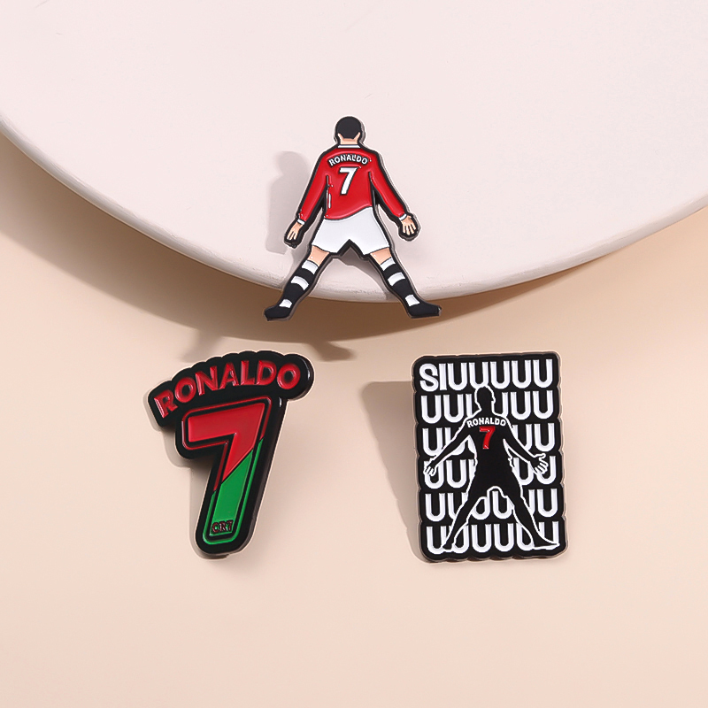 Embroidery Initials - Spille smaltate con personaggi dei giocatori