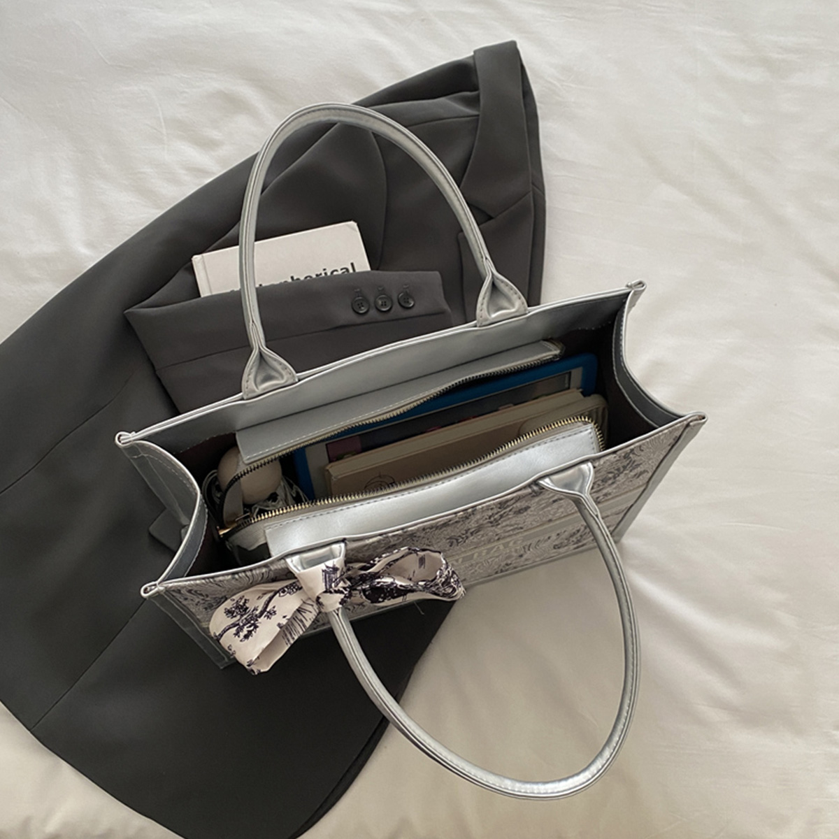 Borsa Tote Elegante di Lusso p - Embroidery On Leather recensione e prezzo