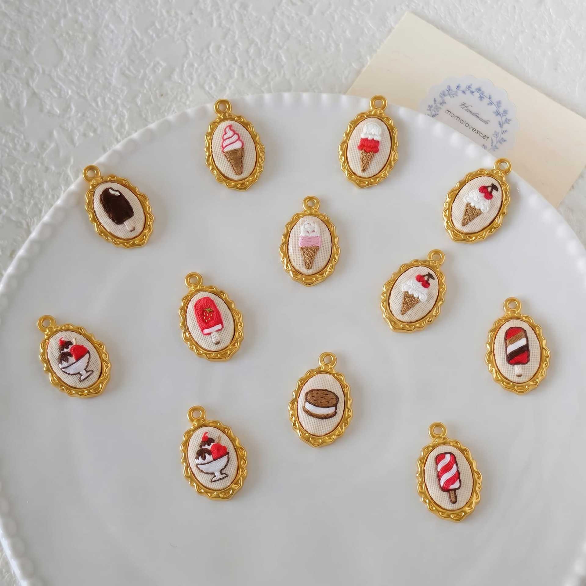 5 Pezzi Ciondoli in Acciaio In - Embroidery Cream recensione e prezzo