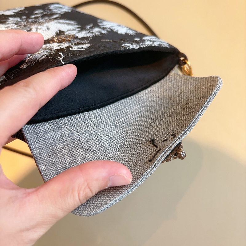 Borse per cellulari piccole Bo - Embroidery Bag recensione e prezzo
