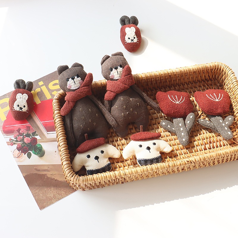 Spilla a forma di coniglietto  - Embroidery Rabbit recensione e prezzo
